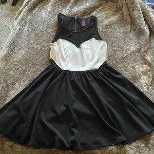 Material Girl Black & White Sleeveless Dress Sz Medium